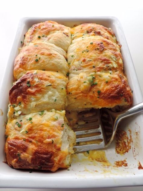 Recipe Using Canned Biscuits, Biscuit Recipes Dinner, Dinner Biscuit, Cheese Biscuit, Canned Biscuits, Egg And Cheese, Biscuits Easy, Biscuit Bake, Tater Tots