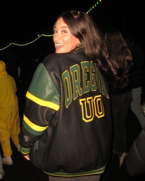 U Of O Ducks Oregon, University Of Oregon Game Day Outfit, Oregon University, Oregon Outfits, Outfit Campus, Oregon Life, Eugene Oregon, Career Vision Board, College Fits