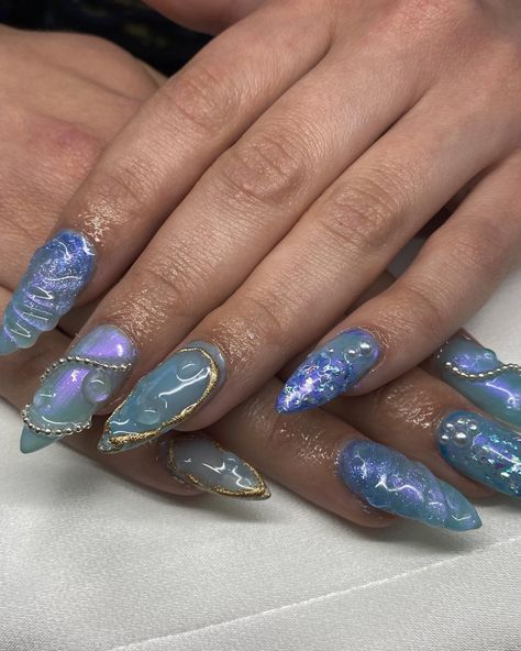 Pisces Aesthetic Nails, Dark Siren Aesthetic Nails, Halloween Mermaid Nails, Avatar Themed Nails, Oceancore Nails, Sirencore Nails, Mermaid Aesthetic Nails, Little Mermaid Nails Designs, Deep Sea Nails