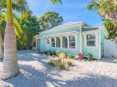 Anna Maria Island Rentals, Florida Beach Cottage, Newport House, Florida Cottage, Florida Beach House, Pool Home, Captiva Island, Beach House Rental, Beautiful Cottages