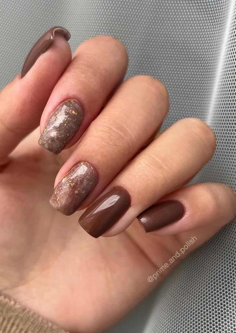 Brown Hand Nails Ideas, Nails With Different Colors, Nude Nails Brown, Brown Nude Nails, Brown Marble Nails, Brown Nail Ideas, Minimal Manicure, Brown Nail Designs, Tan Nails