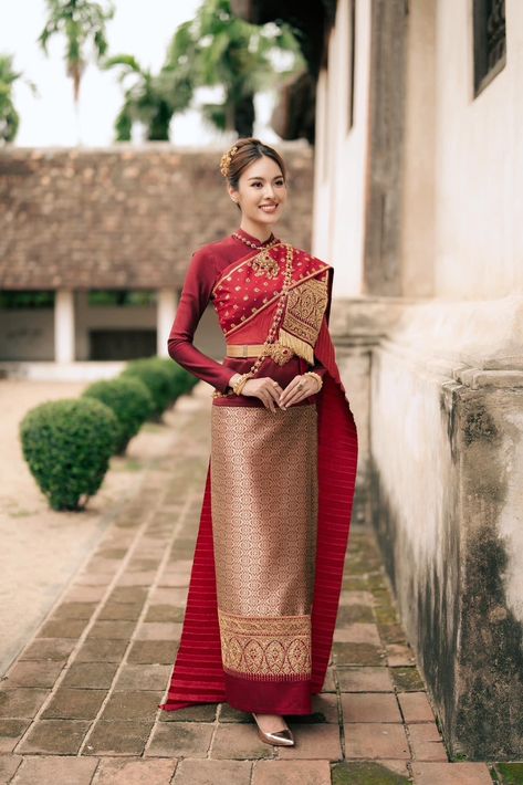 Thailand Traditional Dress, Thailand Traditional, Country Dress, Rights And Responsibilities, Thai Traditional Dress, Grade 7, Country Dresses, Traditional Dress, Beautiful Woman