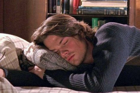 Sleepy....Sam... Sam Supernatural, Matt Cohen, Dean Forester, Jared Padalecki Supernatural, Bobby Singer, Supernatural Pictures, Sam And Dean Winchester, Sam Dean, Supernatural Sam