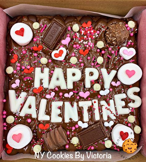 Happy Valentinstag, Decorated Brownies, Fudgy Brownie, Box Brownies, Valentines Day Cakes, Chocolate Day, Cake Youtube, Valentine Chocolate, Best Brownies