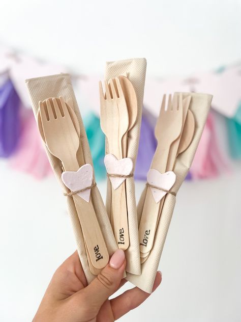 Tips for Eco-friendly Baby Shower and Gifts Eco Friendly Baby Shower, Disposable Utensils, Party Cutlery, Let Love Grow, Disposable Cutlery, Paper Decoration, Chic Baby Shower, Eco Wedding, Eco Friendly Baby