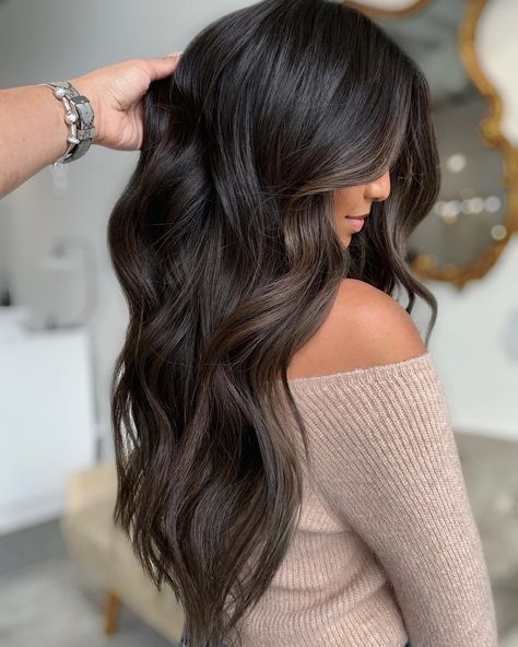 Subtle Brown Contouring for Black Mane Streaks Hair, Blonde Honey, Dark Black Hair, Long Hair Highlights, Color Streaks, Black Hair Balayage, Dark Brunette Hair, Hair With Highlights, Brown Hair Inspo