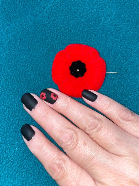 Poppy Nail Art Designs, Remembrance Day Nail Art, Poppies Nails, Poppy Nails Design, Remembrance Day Nails, Remembrance Nails, Poppy Nail Art, Poppy Nails, Black Nails With Glitter