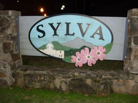 Why Sylva Might Be The Best Small Town In North Carolina Sylva Nc, North Carolina Travel, Western Nc, Nc Mountains, Jackson County, North Carolina Mountains, Mountain Town, Craft Brewery, Be The Best