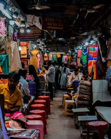 Chandni Chowk in Delhi: The Complete Guide Chandni Chowk Market, Chandi Chowk Delhi India, Chandani Chowk Delhi Aesthetic, Chandni Chowk Photography, Delhi Chandni Chowk, Tighten Neck, Delhi Photography, Delhi Market, Table Of Contents Design