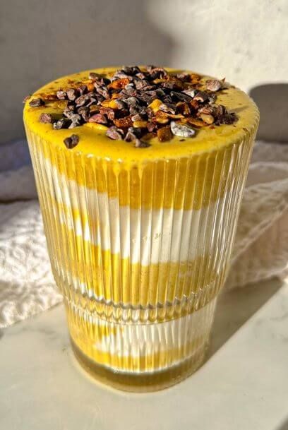 Golden Milk Protein Smoothie - Laura Live Well Golden Smoothie, Golden Milk Smoothie, Quick And Healthy Breakfast, Golden Milk Latte, Milk Smoothie, High Protein Vegan, Golden Milk, Wellness Recipes, Easy Smoothies