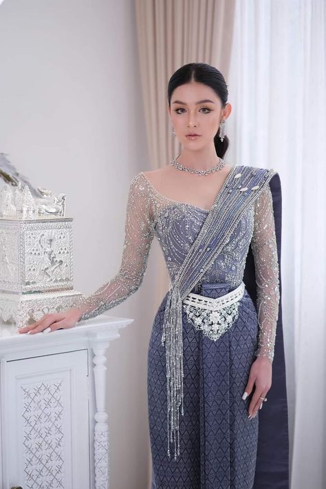 Dress Modern Elegant, Thailand Wedding Dress, Khmer Outfit, Celebrity Brides, Thailand Dress, Cambodian Dress, Kebaya Modern Dress, Traditional Asian Dress, Thai Wedding Dress