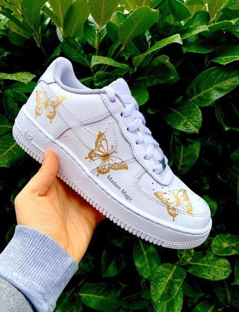 Zapatillas Nike Air Force, Nike Shoes Women Fashion, Pretty Sneakers, Butterfly Shoes, Nike Fashion Shoes, Preppy Shoes, Pretty Shoes Sneakers, All Nike Shoes, Custom Air Force 1