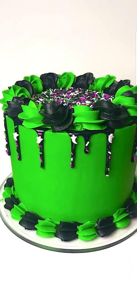 Neon Green Cake, Green Birthday Cakes, Green Cake, Diy Desserts, Halloween Baking, Unique Cakes, Drip Cakes, Halloween Cakes, Cupcake Muffins