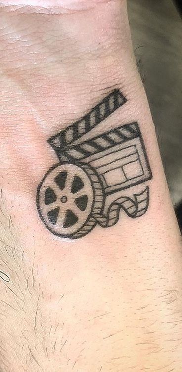 Theatre Tattoo, Chess Piece Tattoo, Hawk Tattoo, Party Tattoos, Movie Tattoos, Camera Tattoo, Flash Tattoo Designs, Gaming Tattoo, I Love Cinema