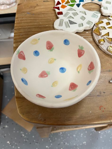 Pottery Painting Raspberries, Fruit Bowl Pottery Ideas, Cute Pottery Plate Ideas, Fruit Pottery Bowl, Amazing Glaze Pottery Ideas, Cute Bowl Designs Painted, Color Me Mine Ideas Inspiration Plate, Painted Fruit Plate, Fruit Painted Bowl