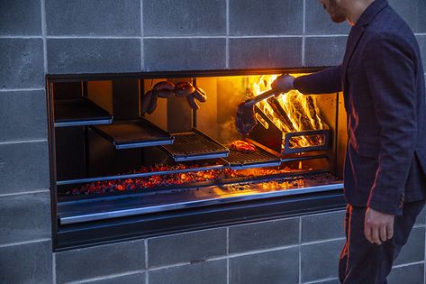 We ask Executive Chef Greg Piner his best flame-grilling tips for the backyard BBQ Cook Escea Outdoor Fireplace, Escea Fireplace, Outdoor Fireplace Kitchen, Fireplace Grill, Home Bbq, Outdoor Wood Fireplace, Fireplace Kitchen, Grill Outdoor, Exterior Fireplace