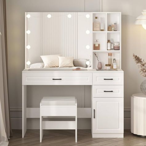 Cute Vanity Ideas, White Makeup Desk, Desk With Lights, Simple Vanity, Cute Vanity, Vanity Set Up, Glass Top Vanity, White Vanity Set, White Vanity Desk