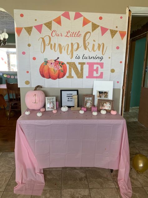 At Home 1st Birthday Party Ideas, October Birthday Parties, Fall 1st Birthdays, Pumpkin Birthday Parties, Pumpkin First Birthday, 1st Birthday Girl, Pumpkin Decorations, One Year Birthday, 1st Birthday Party Decorations