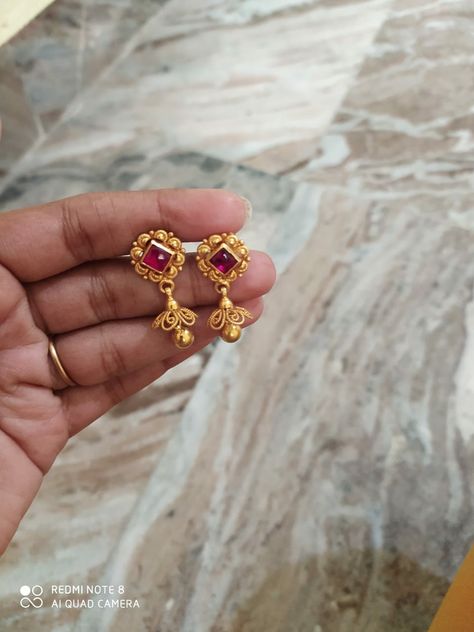 Small Stone Earrings Gold, Kammalu Designs Gold Daily Wear, 3 Grams Gold Earrings Indian Daily Wear, 2grams Gold Earrings Indian, Fashion Jewelry Necklaces Gold, Small Earrings Gold, Ear Tops, Simple Gold Earrings, Gold Jhumka