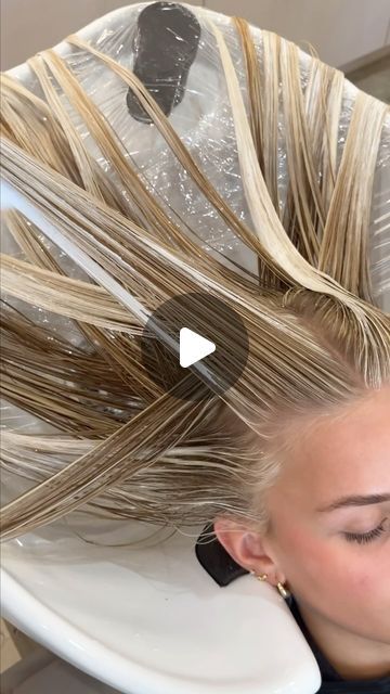 SHERRI KNOBEL // BIXIE BLONDES & BALAYAGE SYDNEY on Instagram: "Tips for the most beautiful basin balayage results 👇  Basin balayage will create brighter blondes BUT there are a few things you should know to really make your balayage shine.  1. Basin balayage is a technique used to brighten or reignite faded blonde ends only. It is not recommended for darker hair as it’s only processed for 10 min and gives 1 -2 levels of lift.   2. Make sure hair is knot free and towelled dried before applying. This will allow a fast & clean application.  3. Be clear in what you’re trying to create. If you paint all of the ends, the result will be super bright and heavy. Almost dip dyed.   4. If you want pops of blonde and more dimension, paint 50% of the ends and leave 50% out. Having natural hair for yo Basin Balayage, Darker Hair, Blonde Ends, Fast Cleaning, Bright Blonde, Dip Dyed, Dirty Blonde, Hair Color Dark, Fall Hair Colors