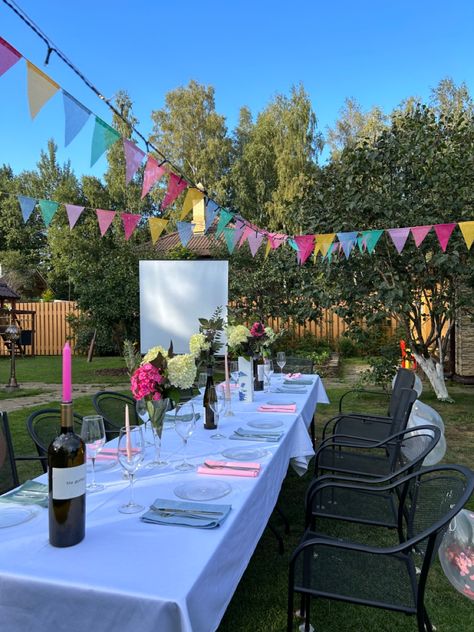 Deck Birthday Party Decorations, Outdoor Birthday Brunch, Small Backyard Birthday Party, Outdoor Birthday Party Ideas For Adults, Garden Birthday Party Adult, Backyard Birthday Party For Adults, Backyard Party Ideas, Outdoor Birthday Party Decorations, Backyard Birthday Party