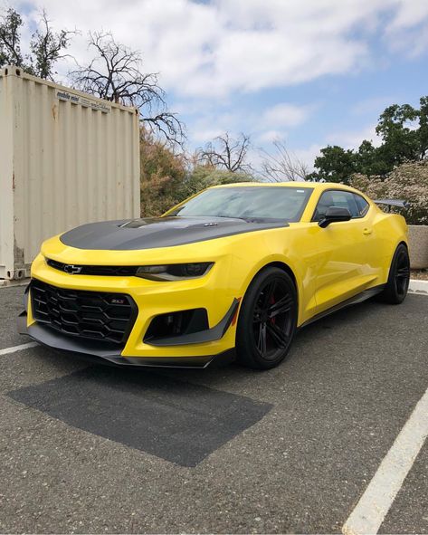 Chevrolet Camaro ZL1 1LE painted in Bright Yellow Photo taken by: @theoctanearmy on Instagram Owned by: @mojave_rattler on Instagram 2018 Camaro Zl1, Chevrolet Camaro Zl1 1le, 2017 Camaro Zl1, Yellow Camaro, Camaro 2018, Zl1 Camaro, Camaro Zl1 1le, 2017 Acura Nsx, Camaro 2ss