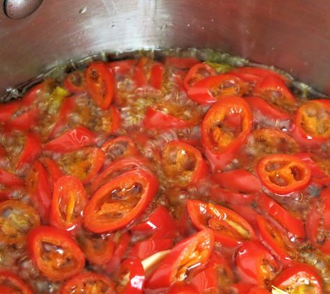 Preserve Peppers In Oil, Canning Hot Banana Peppers In Oil, Canning Peppers In Oil, Cowhorn Peppers Recipes, Hungarian Hot Peppers In Oil Recipe, Canning Hot Peppers In Oil, Fresno Peppers Recipes, Italian Hot Peppers In Oil Recipes, Hot Peppers In Oil Recipe