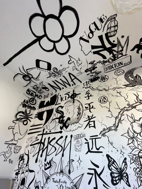 Graffiti Painting On Wall, Drawing On Walls Bedrooms, Graffiti Room Ideas Bedrooms, Graffiti Wall Art Bedroom, Graffiti Art Wall, Graffiti Room, Wall Art Graffiti, Wall Drawings, Room Painting