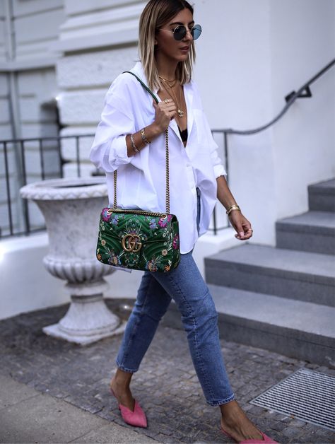 Green Bag Outfit, Gucci Floral, Green Handbag, Green Purse, Handbag Outfit, Cooler Look, Mode Inspo, Looks Style, Outfits Casuales