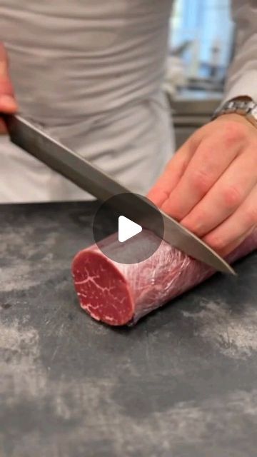 Chefs | Knives | Food on Instagram: "📽️ @salon_cph TOURNEDOS ROSSINI - SORT TRØFFEL - RØDVINSSAUCE 🍷 @darios.truffles @jnmeat @larsenfinefood" Michelin Food, Asian Soup Recipes, Chef Jobs, Chinese Cooking Recipes, Custom Computer, Wine Dinner, Fine Dining Recipes, Asian Soup, Chefs Kitchen