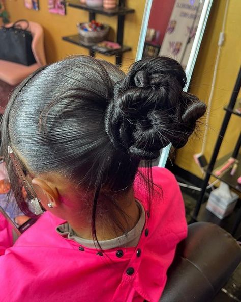 Twisted Bun, Hair Colorful, Sleek Ponytail Hairstyles, Hairdos For Curly Hair, Pretty Braided Hairstyles, Flat Iron Hair Styles, Slick Hairstyles, Hot Hair Styles, Hair Ponytail Styles