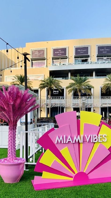 Miami Style Party Decor, Miami Vice Pool Party, Miami Vibes Party, Miami Party Theme, Miami Themed Party, Miami Theme Party Decor, Miami Party Aesthetic, Miami Vice Party Theme, Miami Theme Party