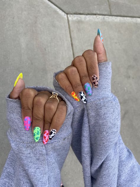 Two Toned Nails Designs, Different Nail Designs On Each Nail, Cow Nails Acrylic, Cowprint Nail Design, Hippie Nail Designs, Funky Nail Ideas, Different Nails, Funky Nail Designs, Funky Nail Art