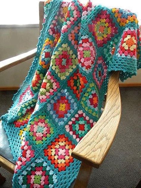 Obsession! Patchwork Granny/Starburst Squares - Marla Meridith Motifs Granny Square, Granny Blanket, Beau Crochet, Crocheted Blanket, Confection Au Crochet, Crochet Granny Square Blanket, Crochet Granny Square, Granny Square Blanket, Crochet Afghans