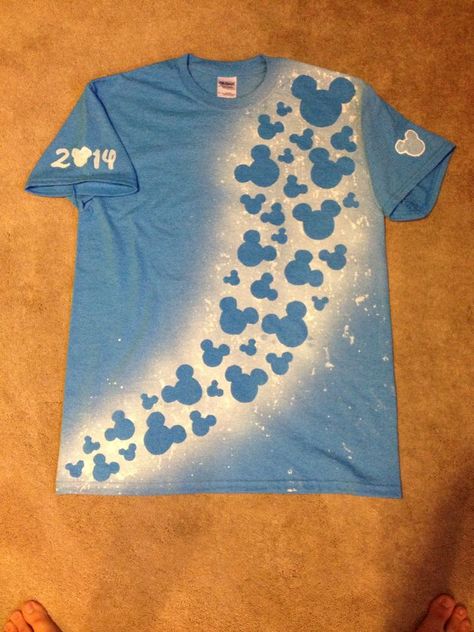 Disney t-shirt created using spray paint and freezer paper Fabric Spray Paint, Ty Dye, Diy Tie Dye Shirts, Family T Shirts, Tie Dye Crafts, Diy Disney Shirts, Diy Tie, Disney T Shirt, Womens Disney Shirts