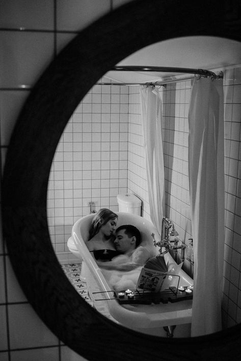 Couple Bathtub Aesthetic, Couples Bathtub, Bath Couple, Couples Bathroom, Bathtub Aesthetic, Couple Poses Drawing, Bath Photography, Couple Poses Reference, Couple Painting