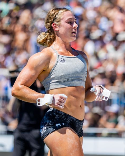 Brooke Wells Crossfit, Female Crossfit, Crossfit Wallpaper, Brooke Wells, Female Crossfit Athletes, Physique Goals, Crossfit Inspiration, Crossfit Motivation, Crossfit Women