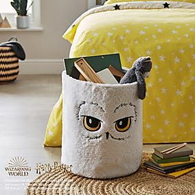 Harry Potter Girls Room, Harry Potter Girls Bedroom, Girls Harry Potter Bedroom, Harry Potter Bedroom Ideas For Girls, Hogwarts Nursery, Harry Potter Nursery Theme, Harry Potter Bedroom Ideas, Harry Potter Baby Room, Harry Potter Kids Room