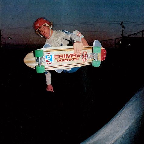 Da Mad Taco Skates Again on Instagram: “George Orton, Paramount Skatepark #skateboardworld magazine April 1978 . #1970sstyle #skateboard #simsskateboards #retroskate…” Transworld Skateboarding, Skateboard Pictures, Old School Skateboards, Skate Photos, 90s Skate, Skate And Destroy, Skateboard Photography, Vintage Skateboards, Skater Boys