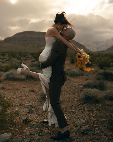 A Nevada Desert Wedding in Sage and Mustard Tones with Eclectic Decor✨ Lauren and Jon-Michael’s modern, eclectic, and vintage-themed wedding was held at a cactus farm in the stunning Red Rock Valley, Nevada. Thanks to the meticulous work of @emberandstoneevents, every detail, from the vibrant florals and unique color palette to the personalized decor, reflected their vision and deep love for nature and adventure. Click the link in the bio to read the full story! Planning, Design & Styling:... Unique Color Palette, Wedding In Las Vegas, Cactus Farm, Rock Valley, Nevada Desert, Story Planning, Summer Garden Wedding, Music Photographer, Vintage Wedding Theme