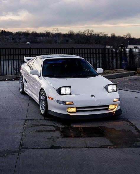 Toyota MR2 ✨  @veezy_yzeev  📸 @wonkamedia #toyota #cars #car #iconiccars Toyota Mr2 Mk2, Mr2 Car, Mr2 Toyota, 90s Cars, Mr2 Sw20, Bugatti Type 57, Toyota Vehicles, Best Jdm Cars, Super Sport Cars