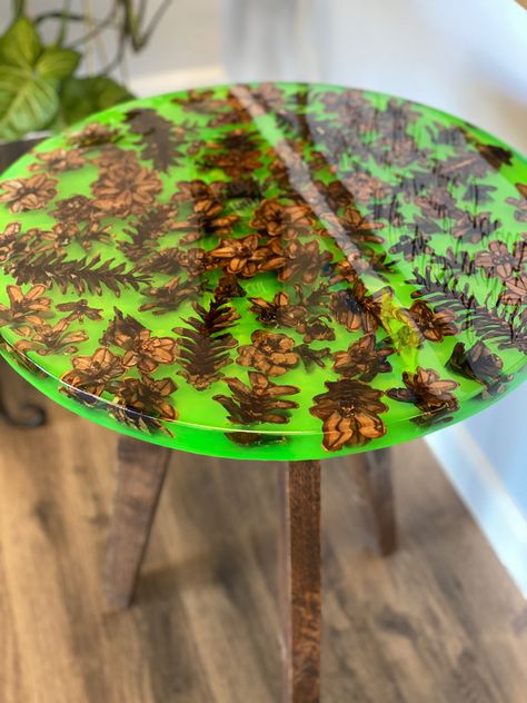 Epoxy resin pine cone table Pine Cone, Coffee And End Tables, Pine Cones, Accent Table, Epoxy Resin, Custom Color, End Tables, Rocky, Sea Shells