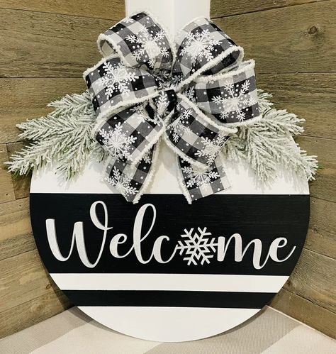 Winter Door Hanger Snowflake Door Hanger 3D Letters | Etsy Winter Front Door Decorations, Winter Door Signs, Hanger Snowflake, Snowflake Door, Round Welcome Sign, Winter Door Hanger, Circle Signs, Holiday Door Decor, Cricut Signs