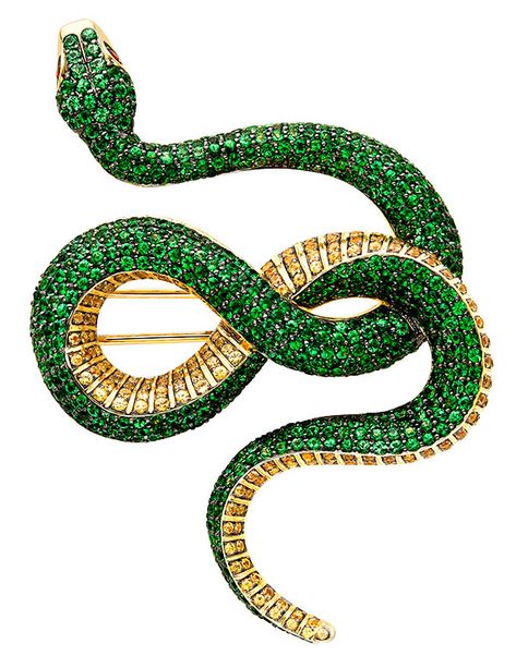 Theo Fennell tsavorite Venym brooch 2022 Fall Fashion, Calendar April, The Bard, Dagger Earrings, Art Jewelry Design, Snake Art, Snake Jewelry, Animal Brooch, Fantasy Jewelry