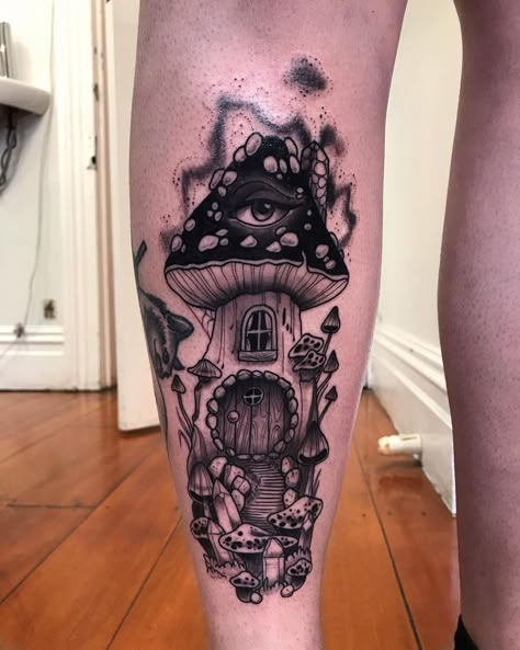 @stephanietattooer on Instagram: “Mushroom house for Kaz 🍄 made @twohandstattoo @blackhopecurse” Hip Thigh Tattoos, Patchwork Tattoo, Saved Tattoo, Fairy Tattoo Designs, Mushroom Tattoos, Fantasy Tattoos, Leg Sleeve Tattoo, Gothic Tattoo, Fairy Tattoo