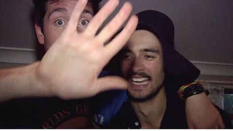 Dan Smith (and his hand) and Kyle Simmons Kennith Simmons Pfp, Mike Dirnt And Billie Joe, Dan Simmons, Dan Smith Bastille, Kyle Simmons, Dan Smith, Bad Blood, Bastille, His Hands