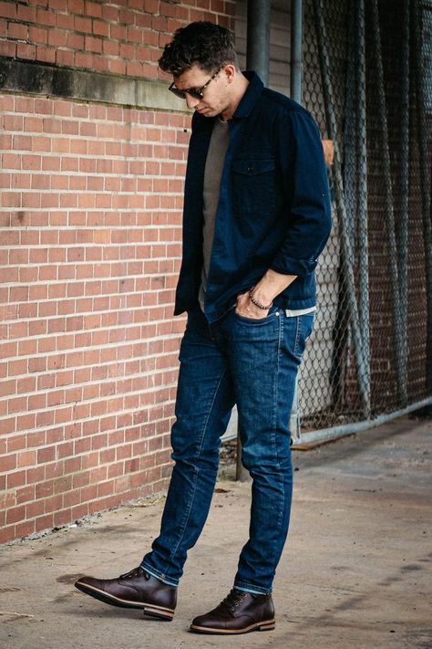 Add the more rugged elements with your boots and thick overshirt, and stay laid back with your jeans and t-shirt. Overshirt Outfit, Interchangeable Wardrobe, Smart Casual Menswear, Outfit For Fall, Jeans Outfit Men, Simple Outfit, Formal Outfit, Boots Outfit, Mens Fashion Casual