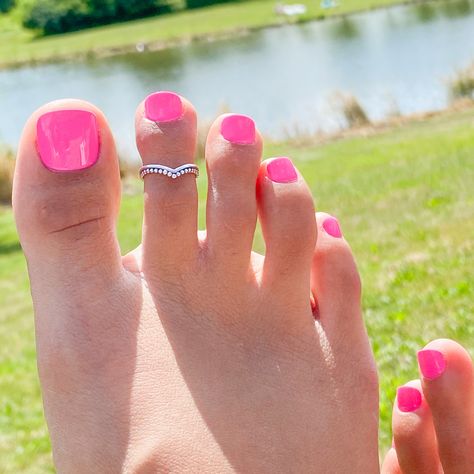 Jessa - V-Shaped Beaded Line Sterling Silver Toe Ring |   couples tattoos small simple Metti Designs Silver, Mettelu Designs Silver, Toe Ring Designs Silver Indian, Leg Finger Ring, Simple Couples Tattoos, Ring Tattoo Designs, Toes Ring Silver, Toe Ring Designs, Ring Finger Nails