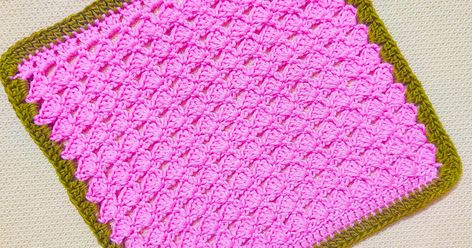 Springtime Crochet Placemat Easy Crochet Pattern and Tutorial Crochet Placemat Patterns, Crochet Placemats, Crochet Table Runner Pattern, Placemats Patterns, Crochet Table Runner, Crochet Simple, Crochet Books, Crochet Heart, Doily Patterns