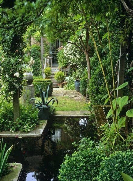 Lots Of Plants, Water Features In The Garden, Country Landscaping, The Secret Garden, Ponds Backyard, Garden Photos, Gorgeous Gardens, Garden Cottage, Garden Spaces